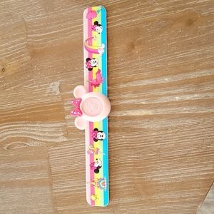 Snap back magic band